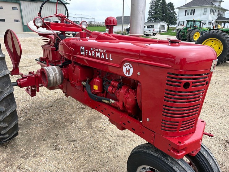 1954-farmall-super-h-tractor—restored-image-17