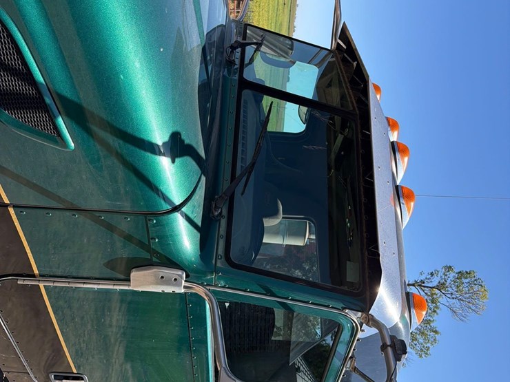 2011-peterbilt-386-image-36