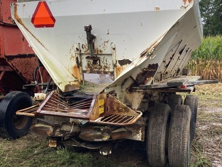 16'-fertilizer-spreader-8104-image-2