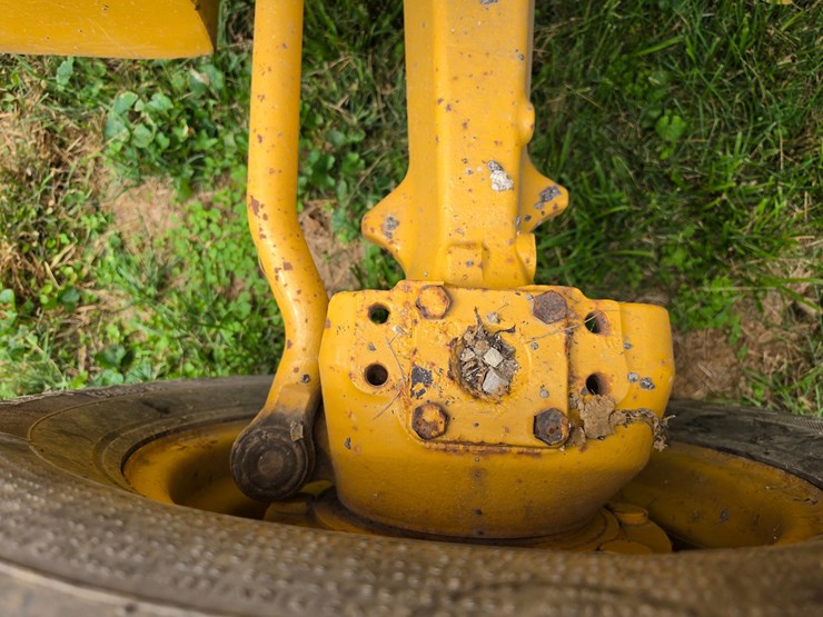 2016-deere-410l-image-162