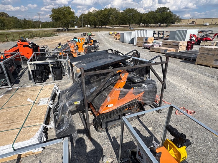 #82-•-landhonor-me390-ride-on-mini-skid-steer-image-1
