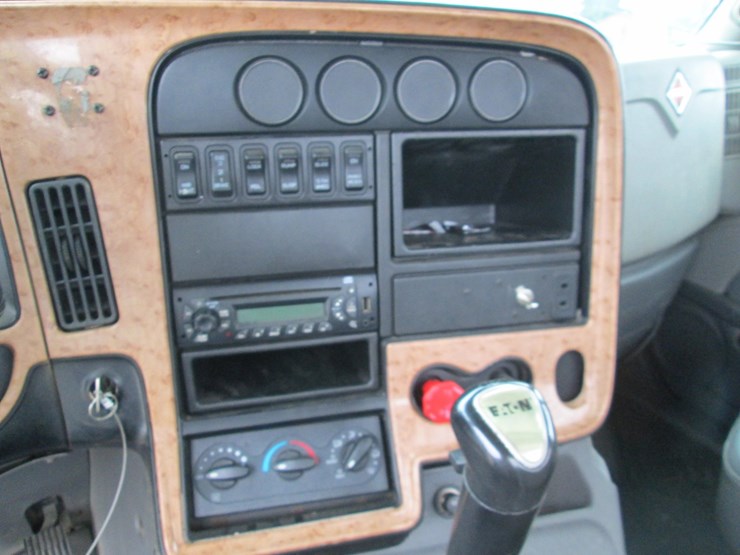 2011-international-prostar-image-36