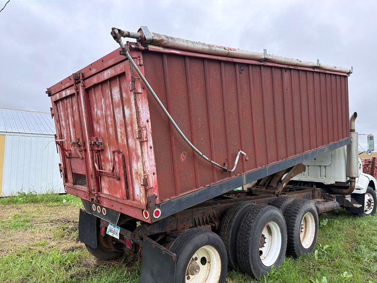 international-8300-6x4-semi-grain-truck-image-16