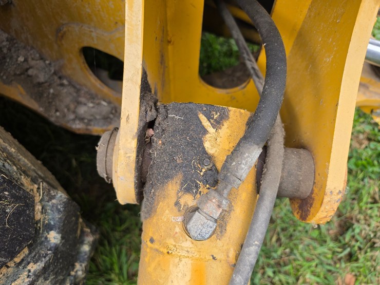 2016-deere-410l-image-123