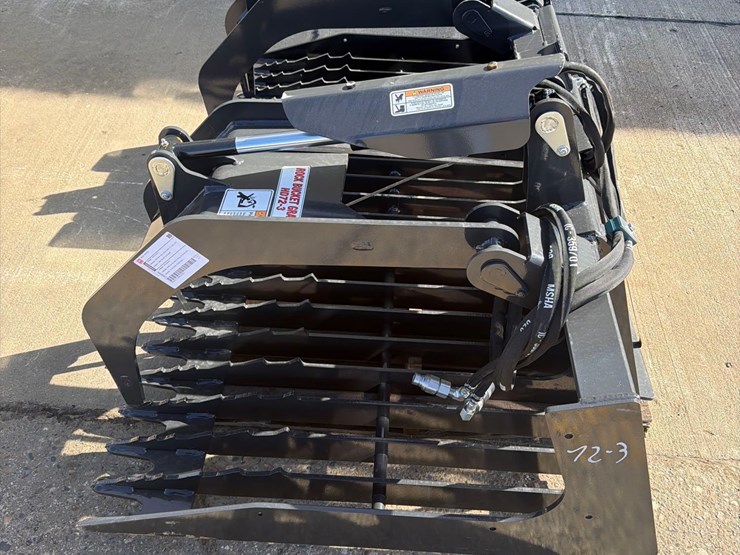 stout-hd-72”-skidloader-grapple-bucket-image-4
