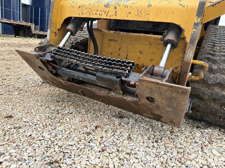 2015-caterpillar-289d-image-12