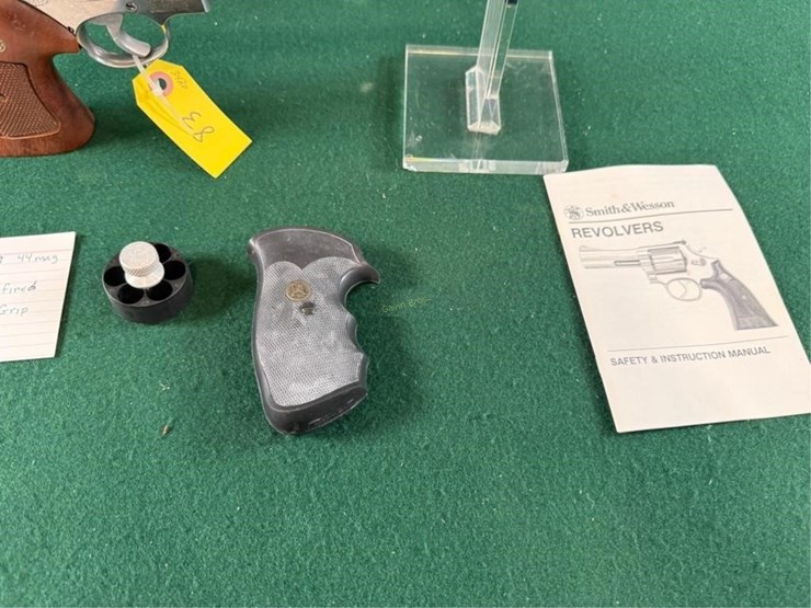 smith-&-wesson-mdl.629-1-44mag-revolver-image-9