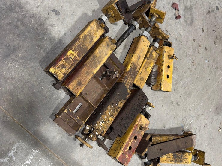goffer-model-r-12-tractor-splitting-stand-image-2
