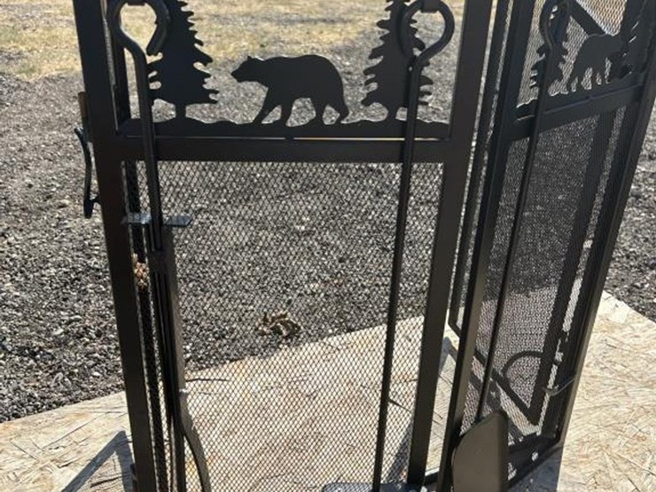 #107-•-metal-folding-fireplace-screen-w/-chimney-image-3