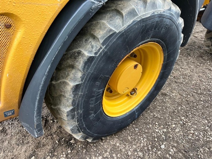 deere-204l-image-16
