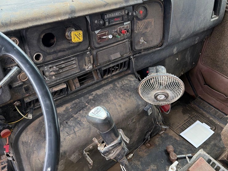 international-8300-6x4-semi-grain-truck-image-77