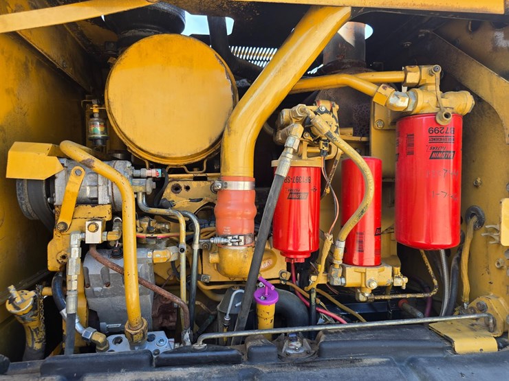 2005-caterpillar-12h-image-51