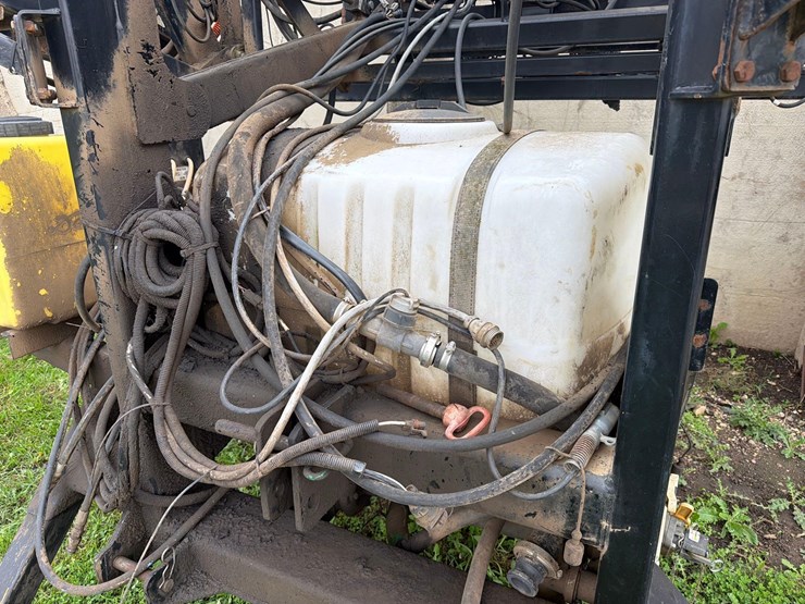 demco-3pt-boom-sprayer-image-21