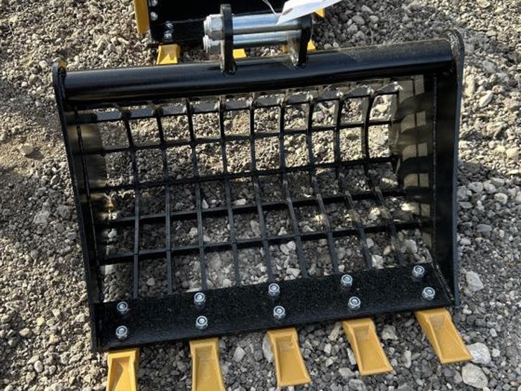 #263-•-mini-excavator-23"-toothed-grid-bucket-image-1