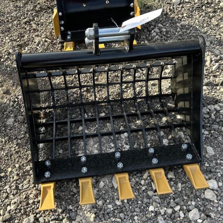 #263 • Mini Excavator 23" Toothed Grid Bucket