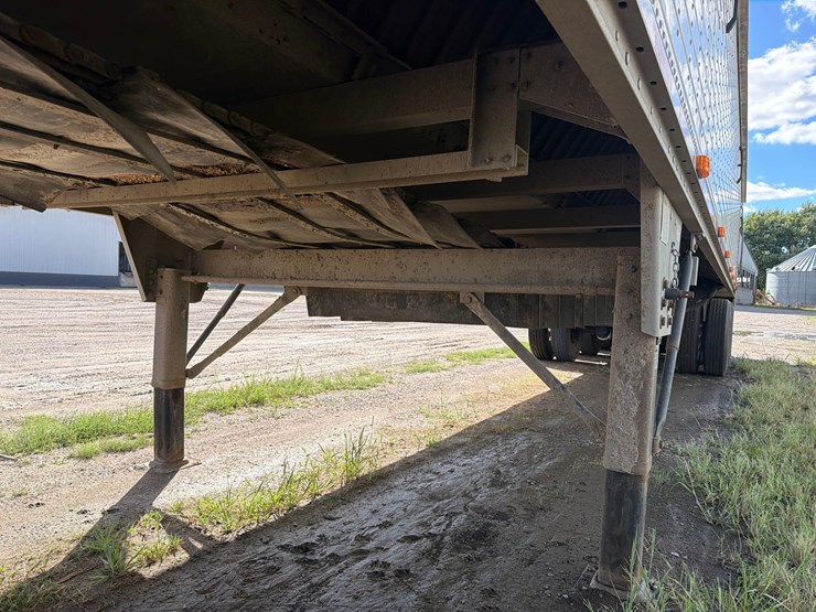 2011-wilson-46ft-fixed-tri-axle-live-bottom-semi-belt-trailer--1-owner--very-clean-trailer-image-35