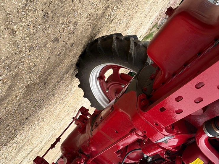 1954-farmall-super-h-tractor—restored-image-28