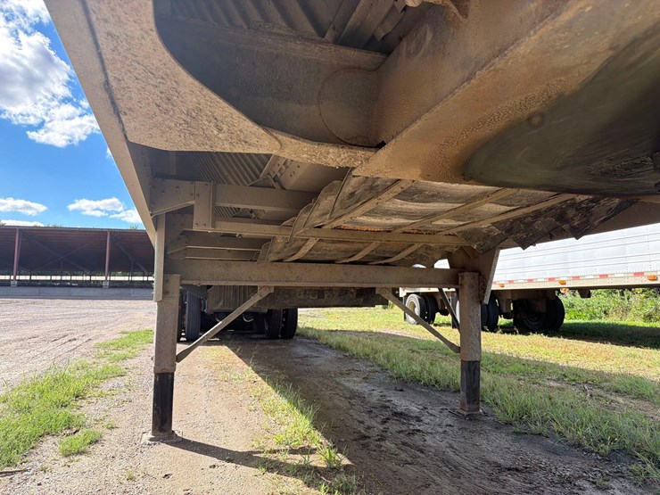 2011-wilson-46ft-fixed-tri-axle-live-bottom-semi-belt-trailer--1-owner--very-clean-trailer-image-43