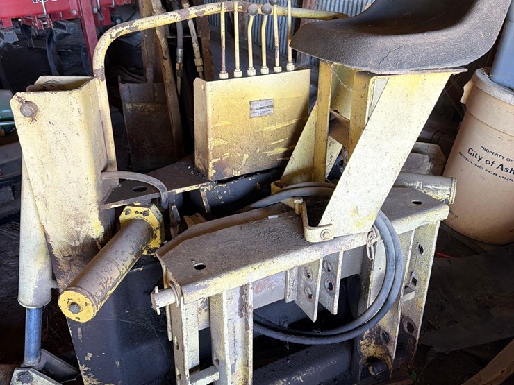 new-holland-lb-11-3pt-backhoe-image-13