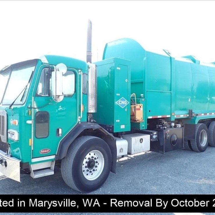 2017 PETERBILT 320