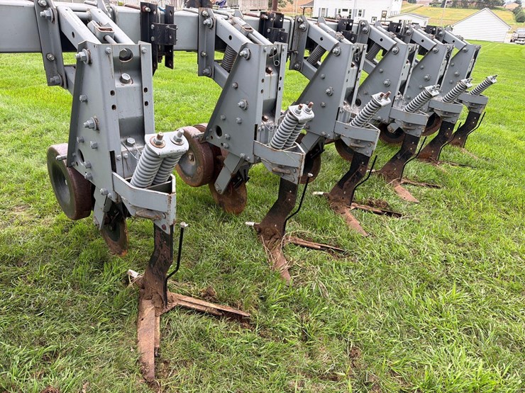 hiniker-8row-3pt-field-cultivator-image-18
