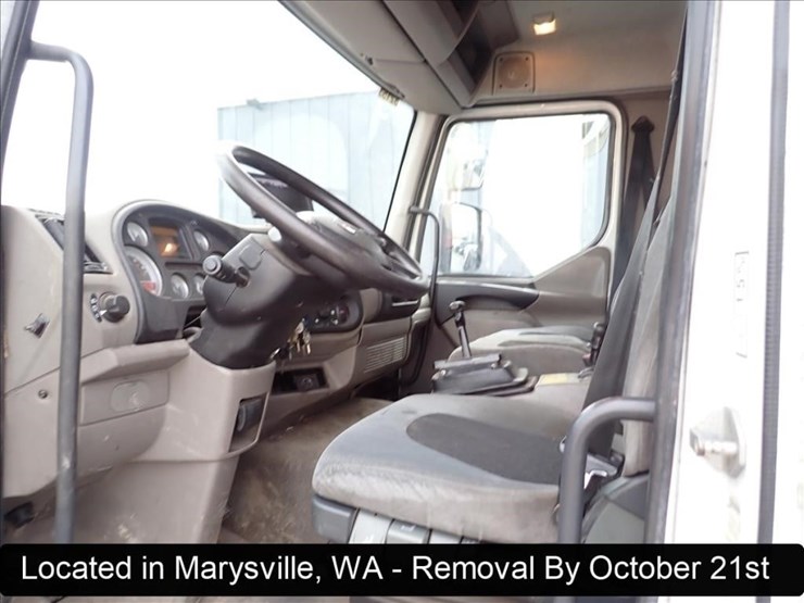 2013-peterbilt-220-image-17