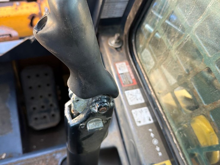 deere-318g-image-37