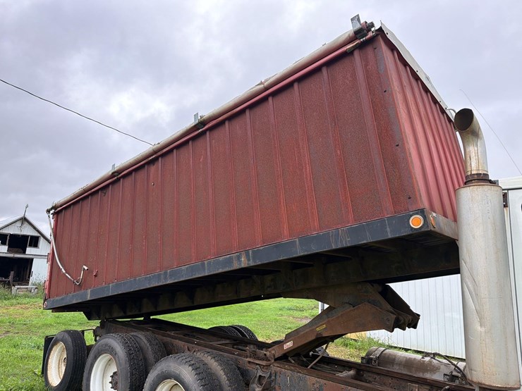 international-8300-6x4-semi-grain-truck-image-6