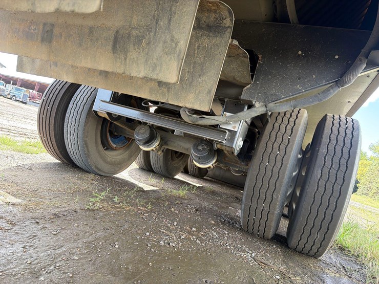 2011-wilson-46ft-fixed-tri-axle-live-bottom-semi-belt-trailer--1-owner--very-clean-trailer-image-26