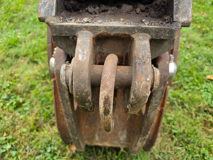 2016-deere-410l-image-107