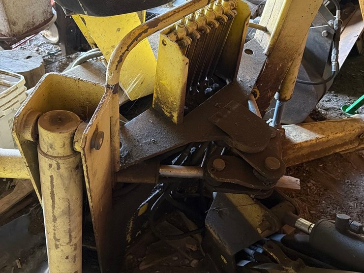 new-holland-lb-11-3pt-backhoe-image-17