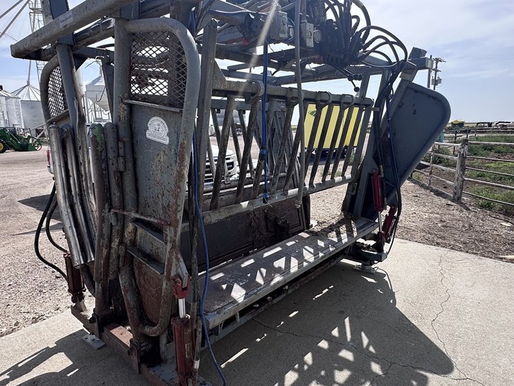 bowman-model-3000-hydraulic-chute-image-13