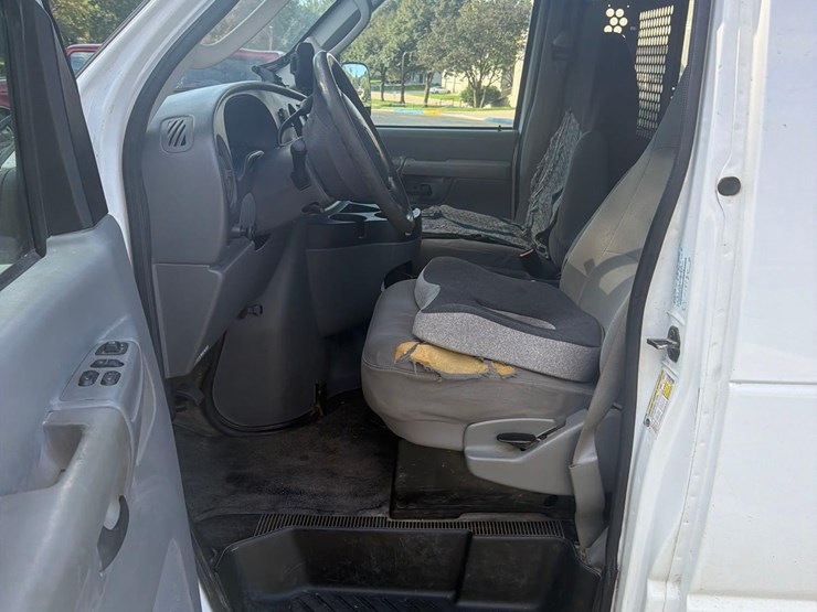 2006-ford-e250-image-41