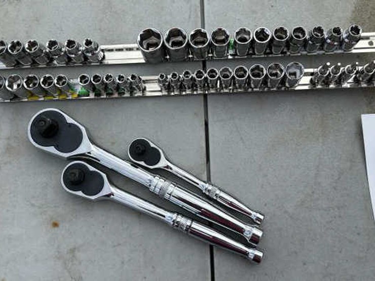 #211-•-channellock-socket-set-w/(3)-ratchets-image-1