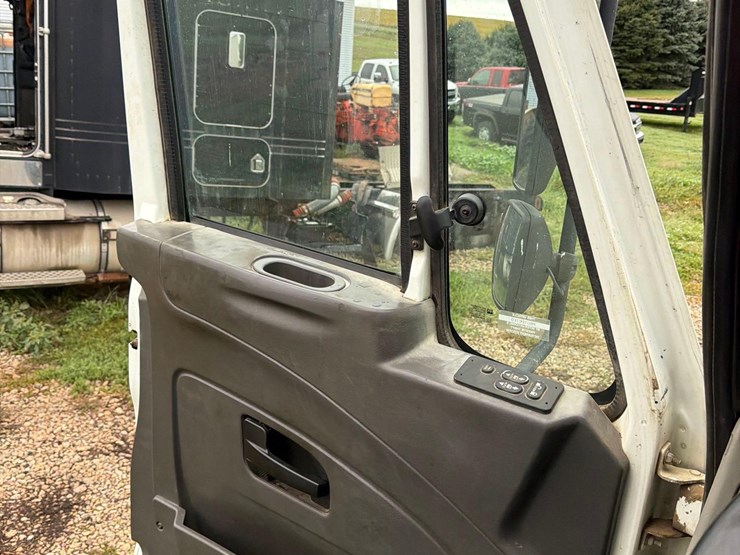 2009-international-durastar-4300-image-60