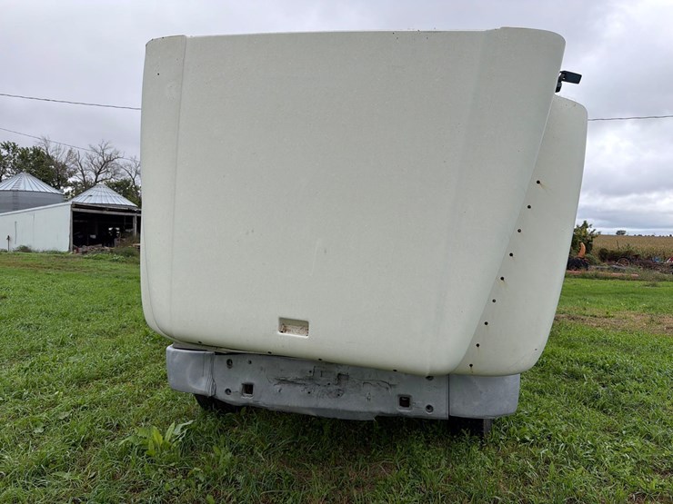 international-8300-6x4-semi-grain-truck-image-98