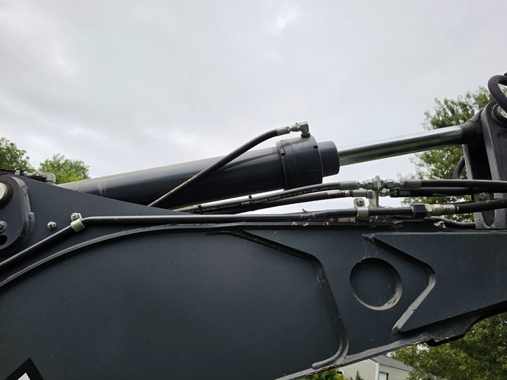 2016-deere-410l-image-95