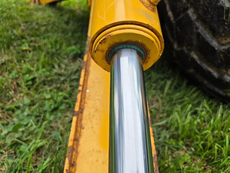 2016-deere-410l-image-128