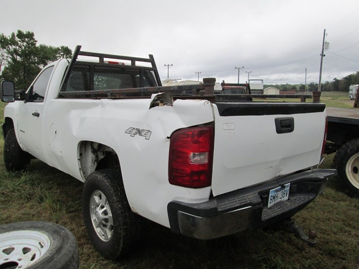 2011-chevrolet-2500hd-image-4