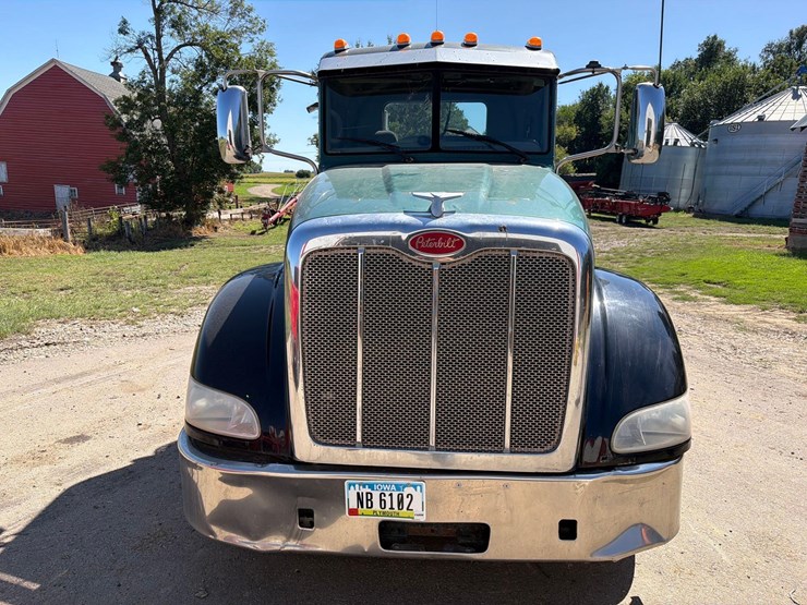 2011-peterbilt-386-image-2