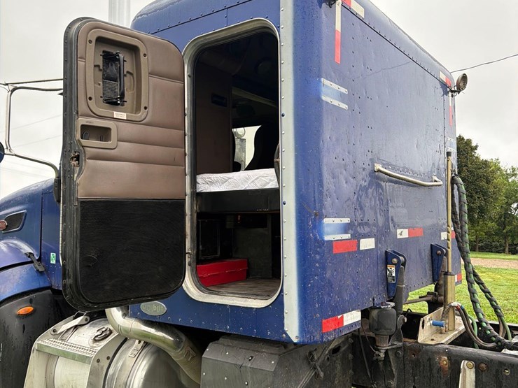 2007-peterbilt-386-image-9