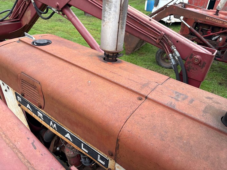 farmall-706-tractor-with-case-2355-loader-image-34