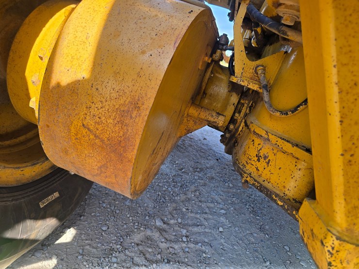 2005-caterpillar-12h-image-62