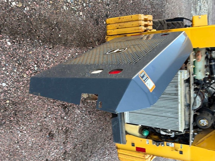 deere-318g-image-8