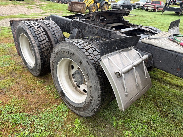 2007-peterbilt-386-image-22