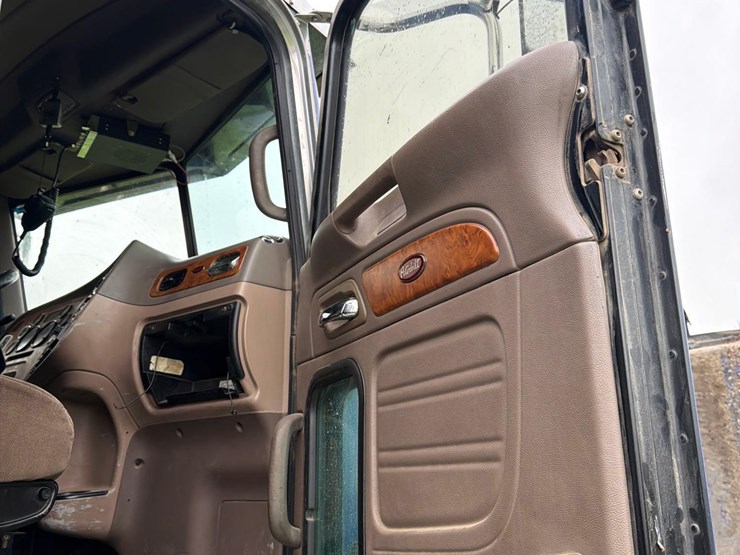 2007-peterbilt-386-image-65