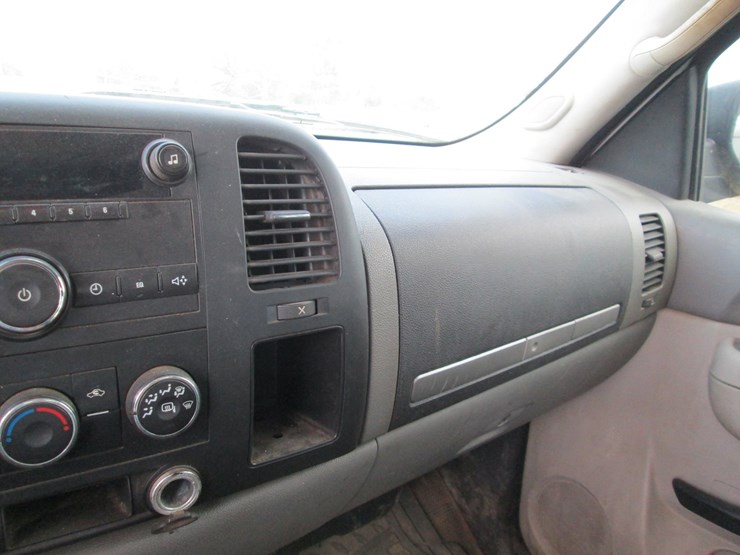 2011-chevrolet-2500hd-image-33