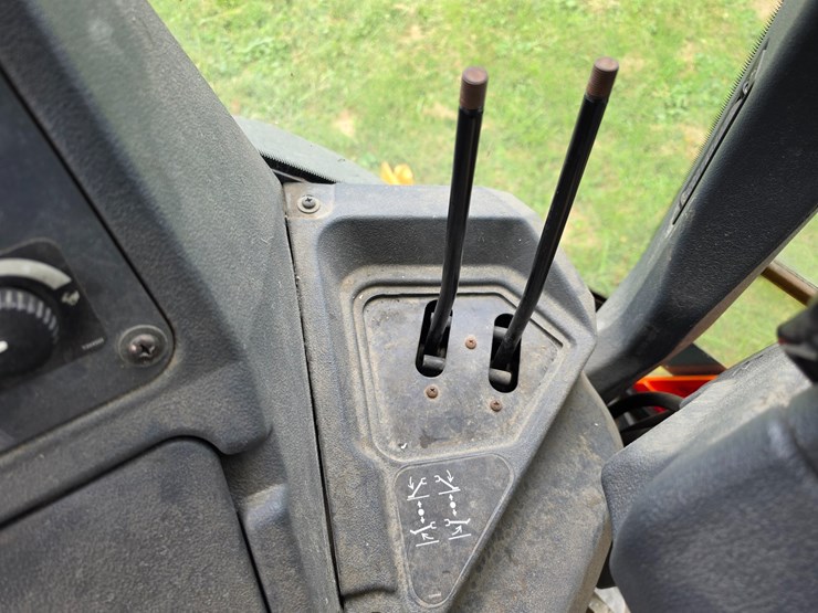 2016-deere-410l-image-39