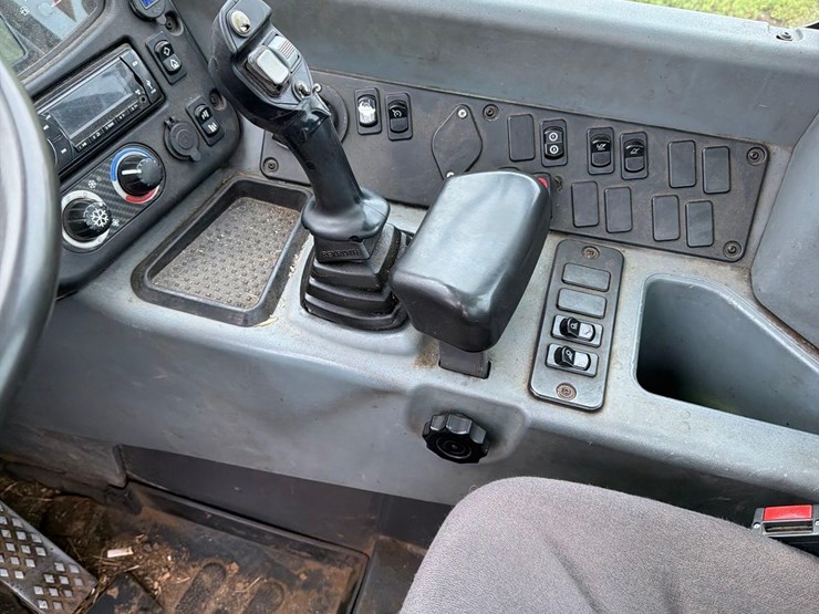 new-holland-w80c-image-33