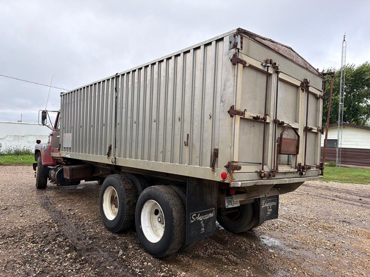 1980-ford-8000-image-34